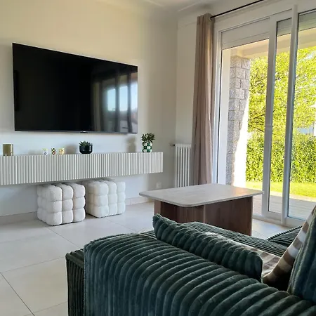 Hébergement de vacances Chez Riri Et Mimi, 6-8 Personnes Avec Grande Salle De Jeux