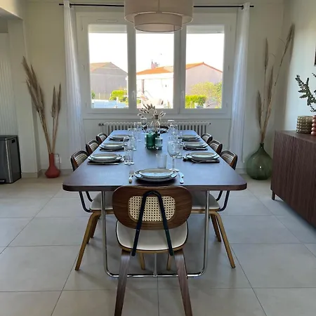 Chez Riri Et Mimi, 6-8 Personnes Avec Grande Salle De Jeux Hébergement de vacances *