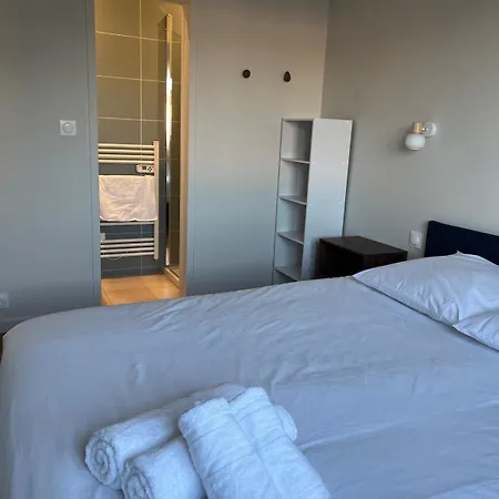 Hébergement de vacances Chez Riri Et Mimi, 6-8 Personnes Avec Grande Salle De Jeux