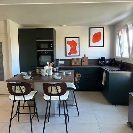 Hébergement de vacances Chez Riri Et Mimi, 6-8 Personnes Avec Grande Salle De Jeux